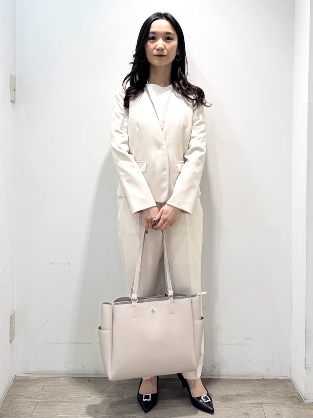 yuicciさんの「OPAQUE.CLIP｜《通勤／セットアップ対応》 パイピングVネックジャケット【洗濯機OK】」を使ったコーディネート