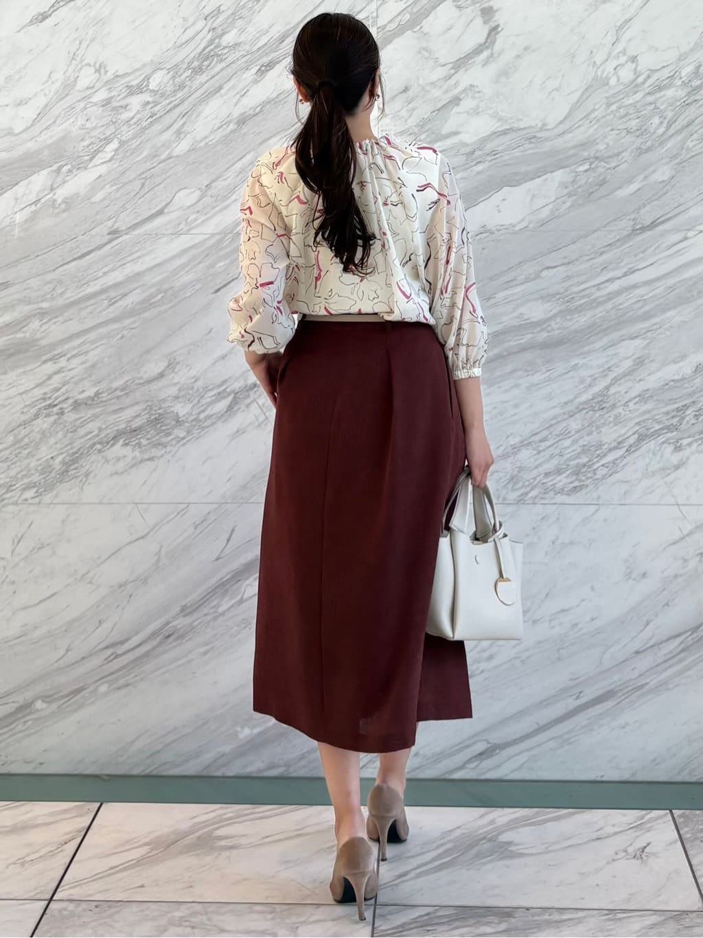 MISAKIさんの「COUP DE CHANCE｜【手洗い可/通勤服】シアーローン花柄ブラウス」を使ったコーディネート