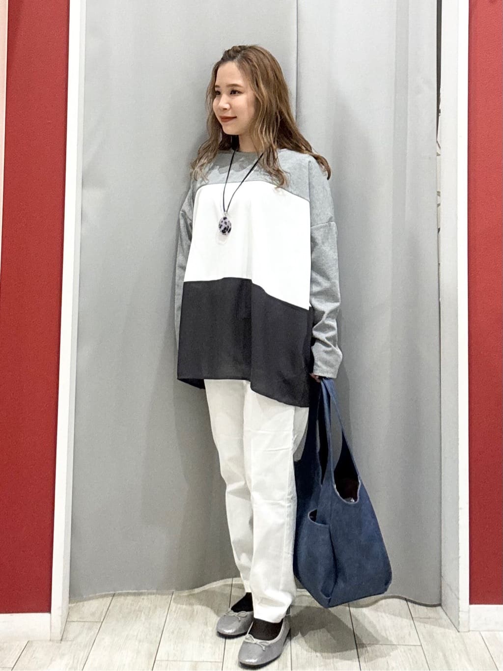 shioさんの「SHOO･LA･RUE｜【洗濯機可/S-LL/体型カバー】インせず着られる 3段切替 配色トップス」を使ったコーディネート