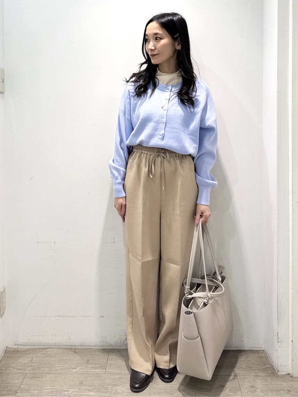yuicciさんの「OPAQUE.CLIP｜シアーハイネックトップス【洗濯機OK】」を使ったコーディネート
