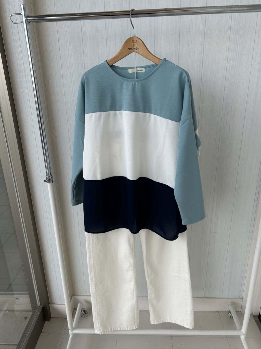 Kamyさんの「SHOO･LA･RUE｜【SHOO・LA・RUE DENIM/SS-LL】程よい厚みの ストレートデニムパンツ（10.5オン」を使ったコーディネート