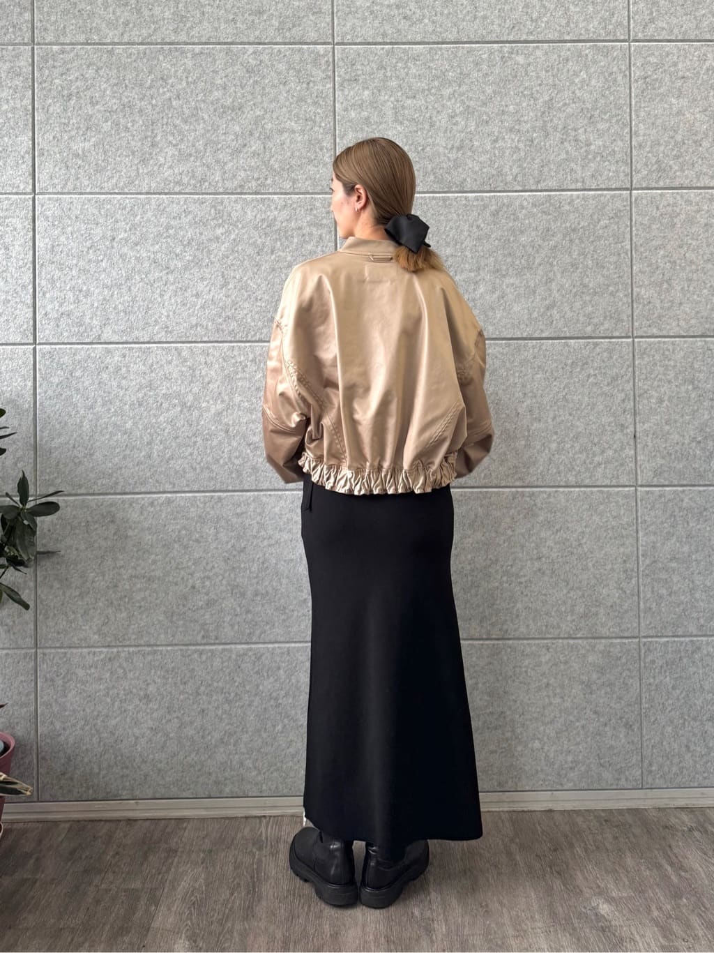 uchi__yamaさんの「CODE A｜satin bomber jacket」を使ったコーディネート