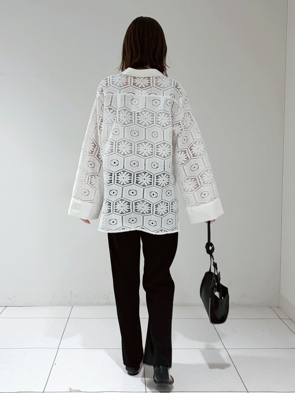 shioriさんの「INDIVI｜幾何柄レースビッグシャツ」を使ったコーディネート