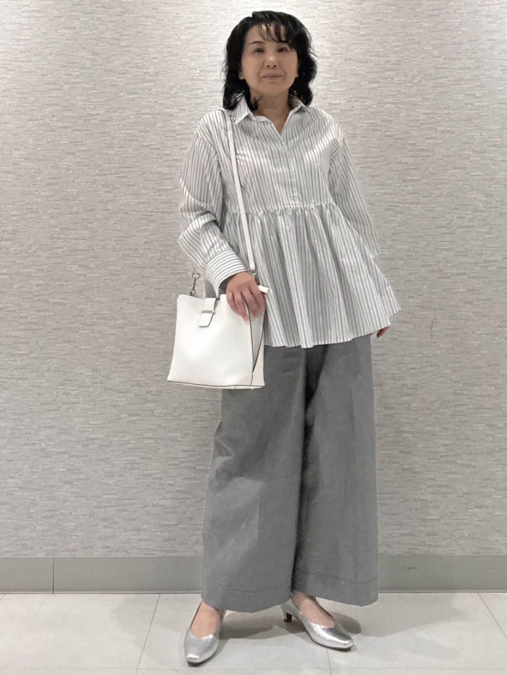 KOJIMAさんの「Reflect｜【レイヤードにおすすめ◎】ペプラムデザインシャツ」を使ったコーディネート