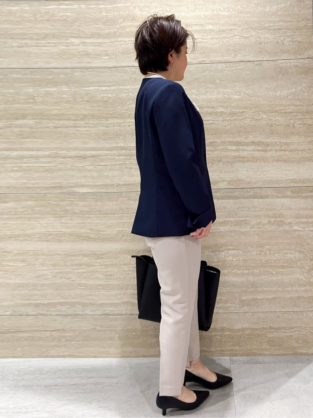 NAMIさんの「OPAQUE.CLIP｜ステップヘムテーパードパンツ／セットアップ対応可【洗濯機OK】」を使ったコーディネート