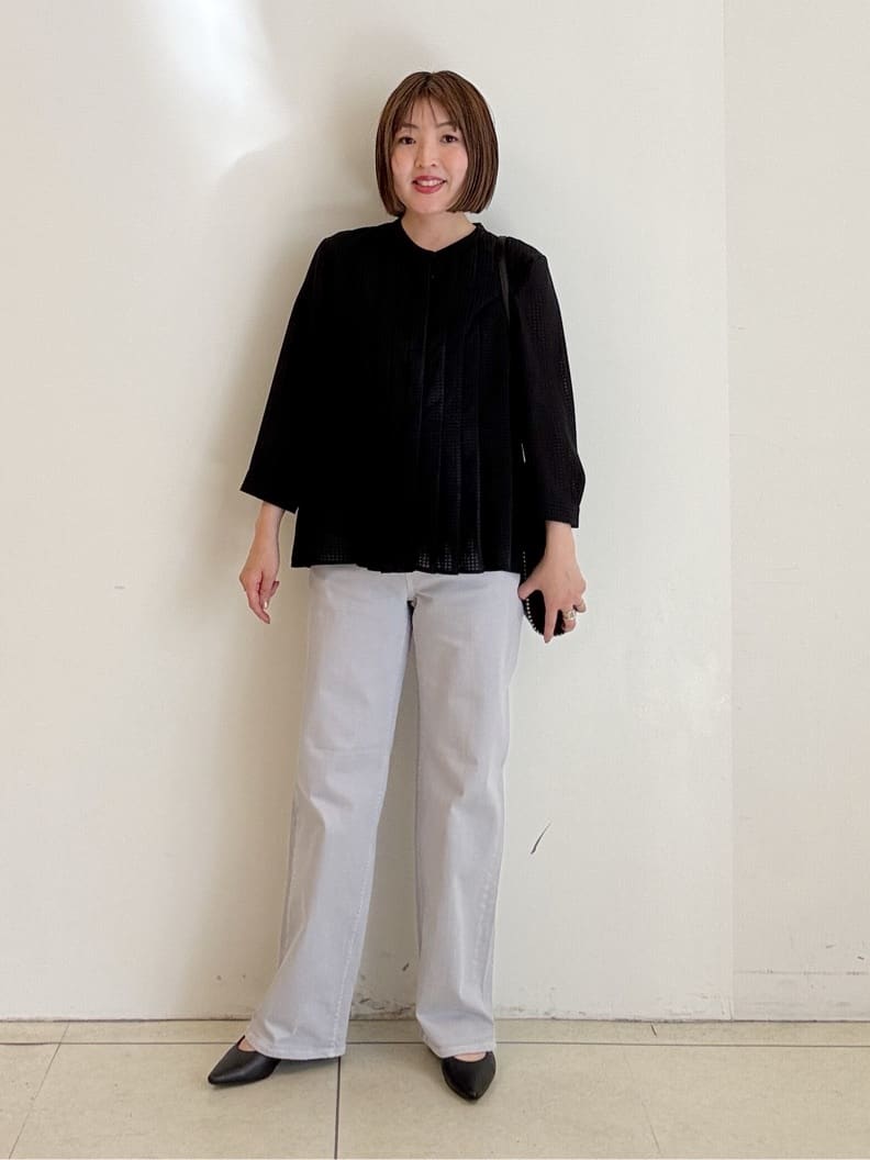 yoshiyaさんの「INDIVI｜【褒められデニム】ワイドストレート デニムパンツ」を使ったコーディネート