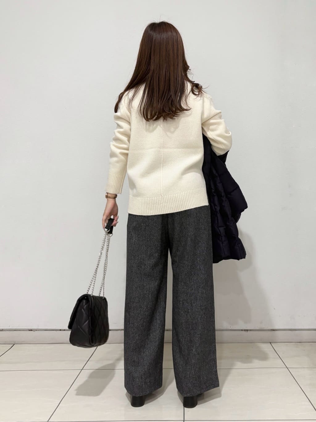 kahoさんの「INDIVI｜【冬ニット人気NO．1！／カシミヤ混】ミドルゲージハイネックニット」を使ったコーディネート