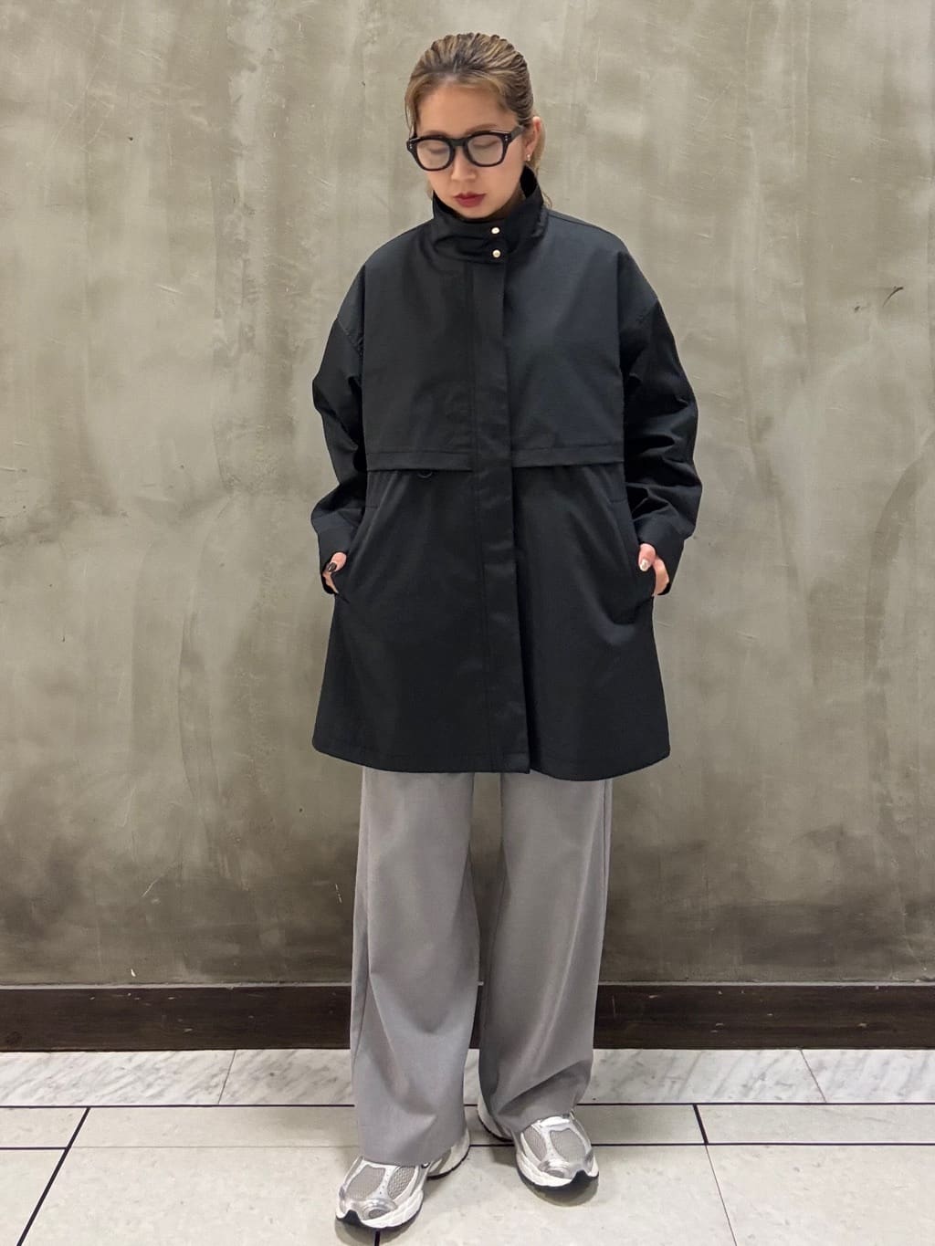 minaさんの「grove｜【撥水／シルエット2WAY】羽織るだけでサマになる、スタンドネックテントラインコート」を使ったコーディネート