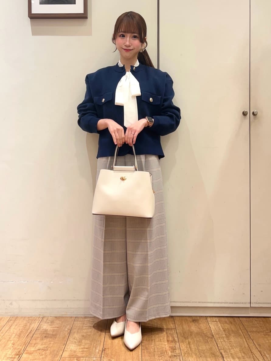 AIRIさんの「SHOO･LA･RUE｜【洗濯機可/S-LL】1枚でも羽織りでも 華やか上品カーデ」を使ったコーディネート