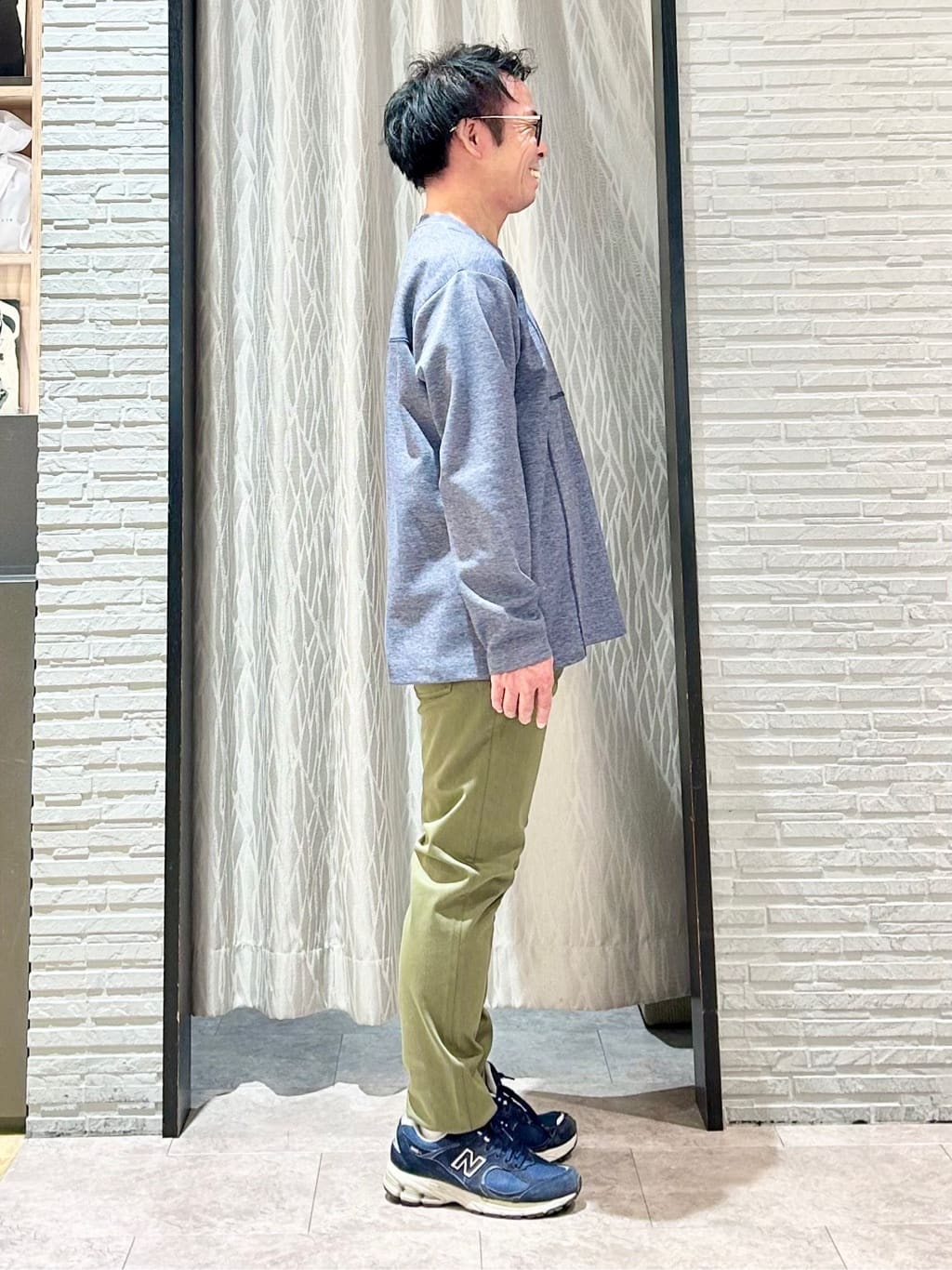 KENJI Iさんの「THE SHOP TK｜ダンボール ステッチ切替デザイン 長袖Tシャツ 洗濯機OK」を使ったコーディネート
