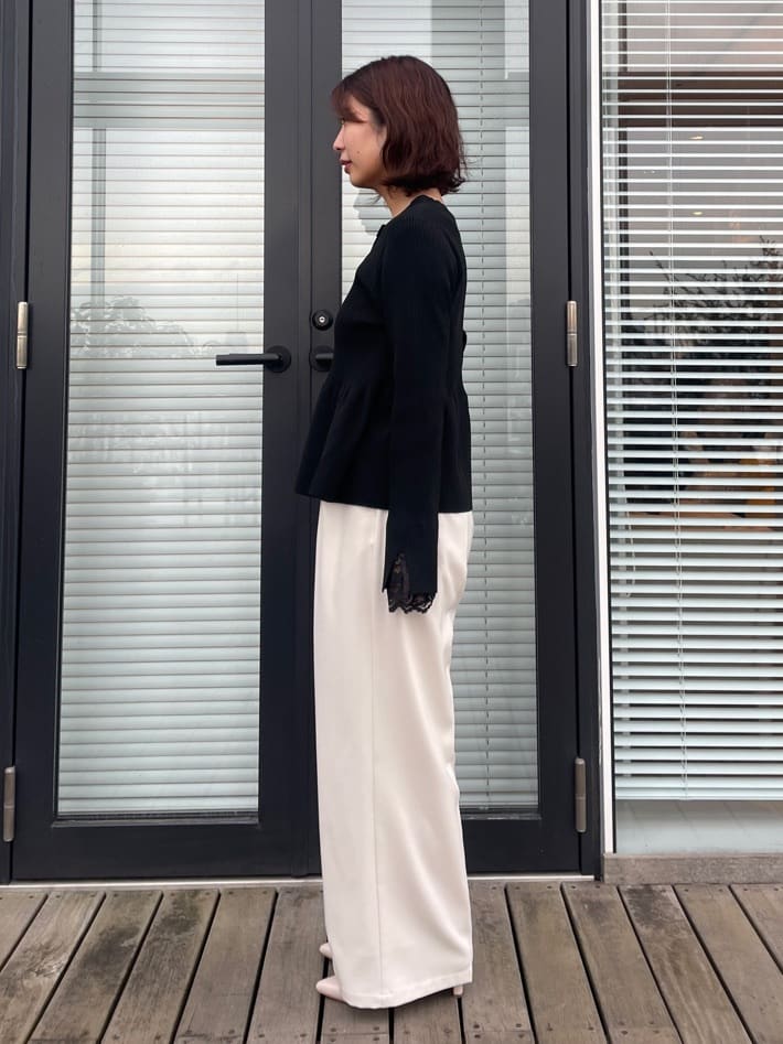 abeさんの「Couture brooch｜【大人かわいい・洗える】ペプラムニットカーディガン」を使ったコーディネート