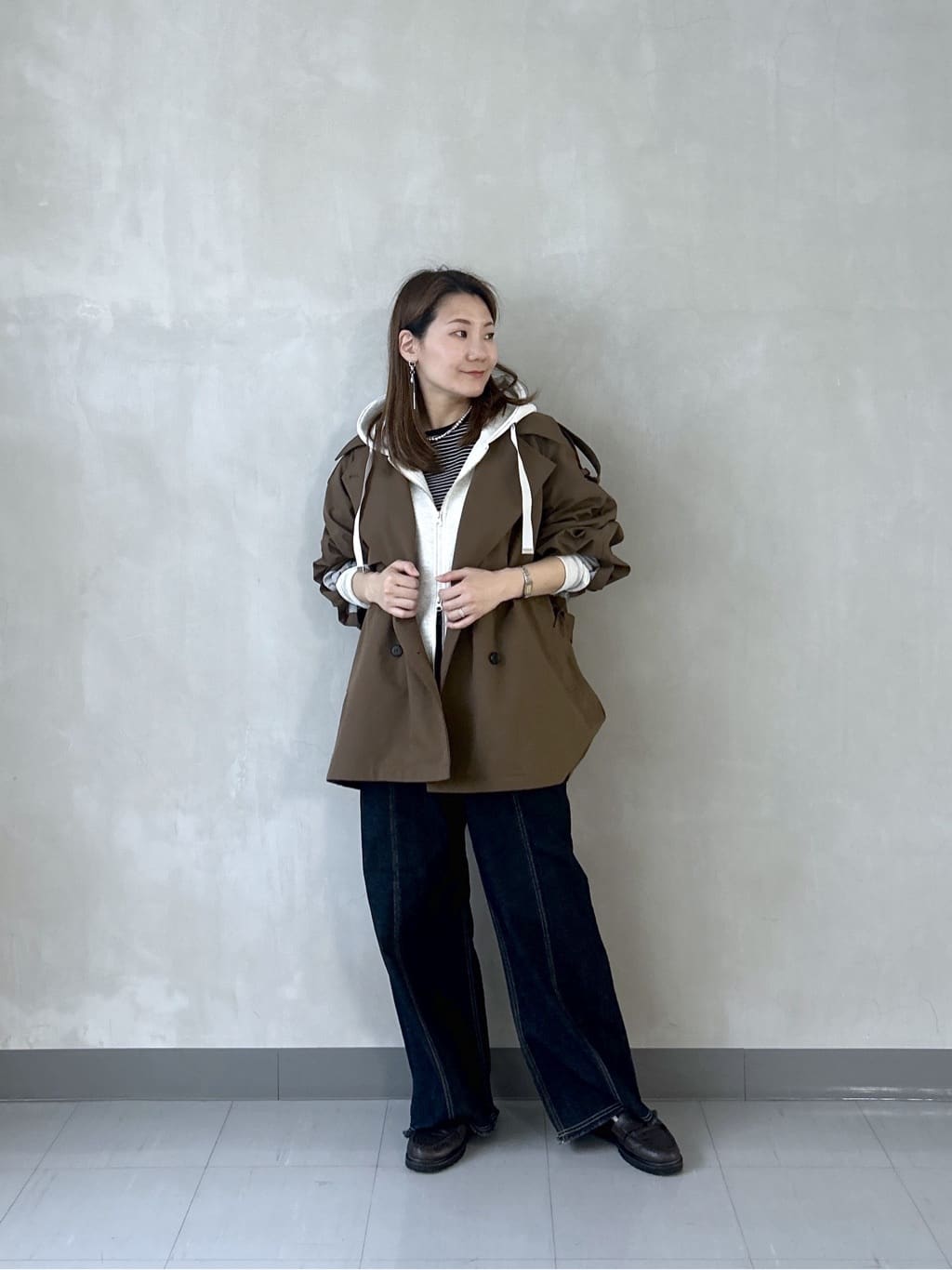takaさんの「INDIVI｜【撥水】ボンディングショートトレンチ」を使ったコーディネート