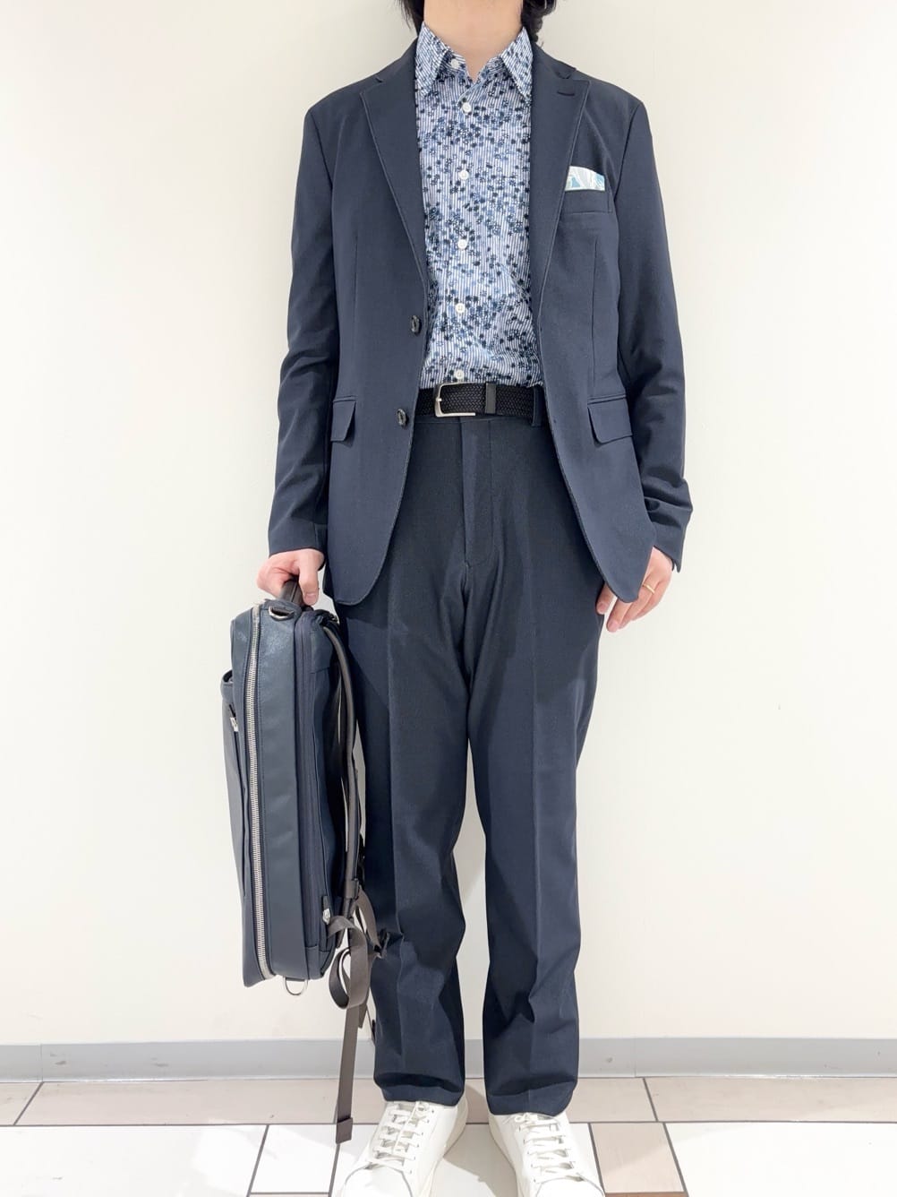 及川さんの「TAKEO KIKUCHI｜ストライプ小花 長袖シャツ」を使ったコーディネート