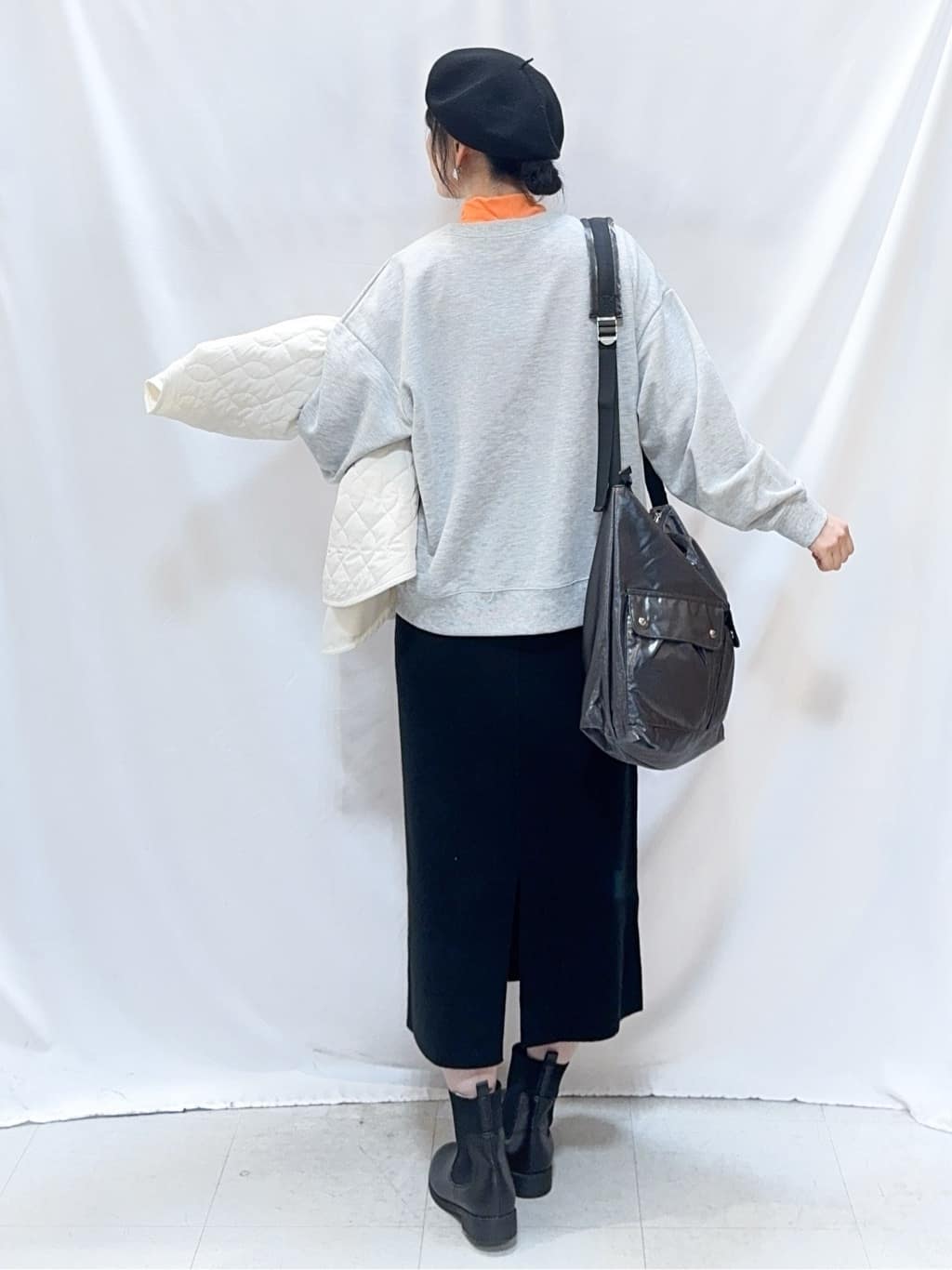 𝐇𝐢𝐫𝐨𝐦𝐢さんの「SHOO･LA･RUE｜【S-LL】カジュアルすぎない大人のフォト刺繍裏毛スウェット」を使ったコーディネート