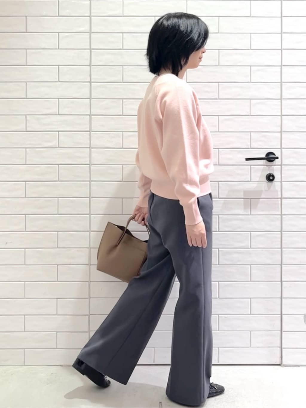 しおりさんの「OPAQUE.CLIP｜スウェットライクニット【洗濯機OK】」を使ったコーディネート