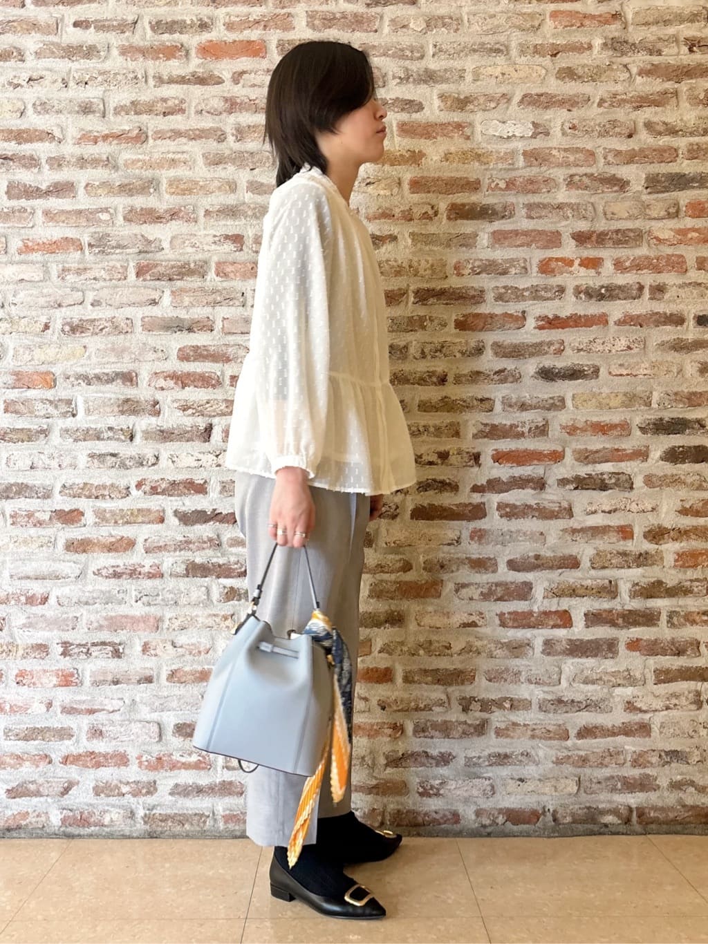 しばさんの「THE SHOP TK｜ふわふわミニシャギー クルーネックカーディガン」を使ったコーディネート