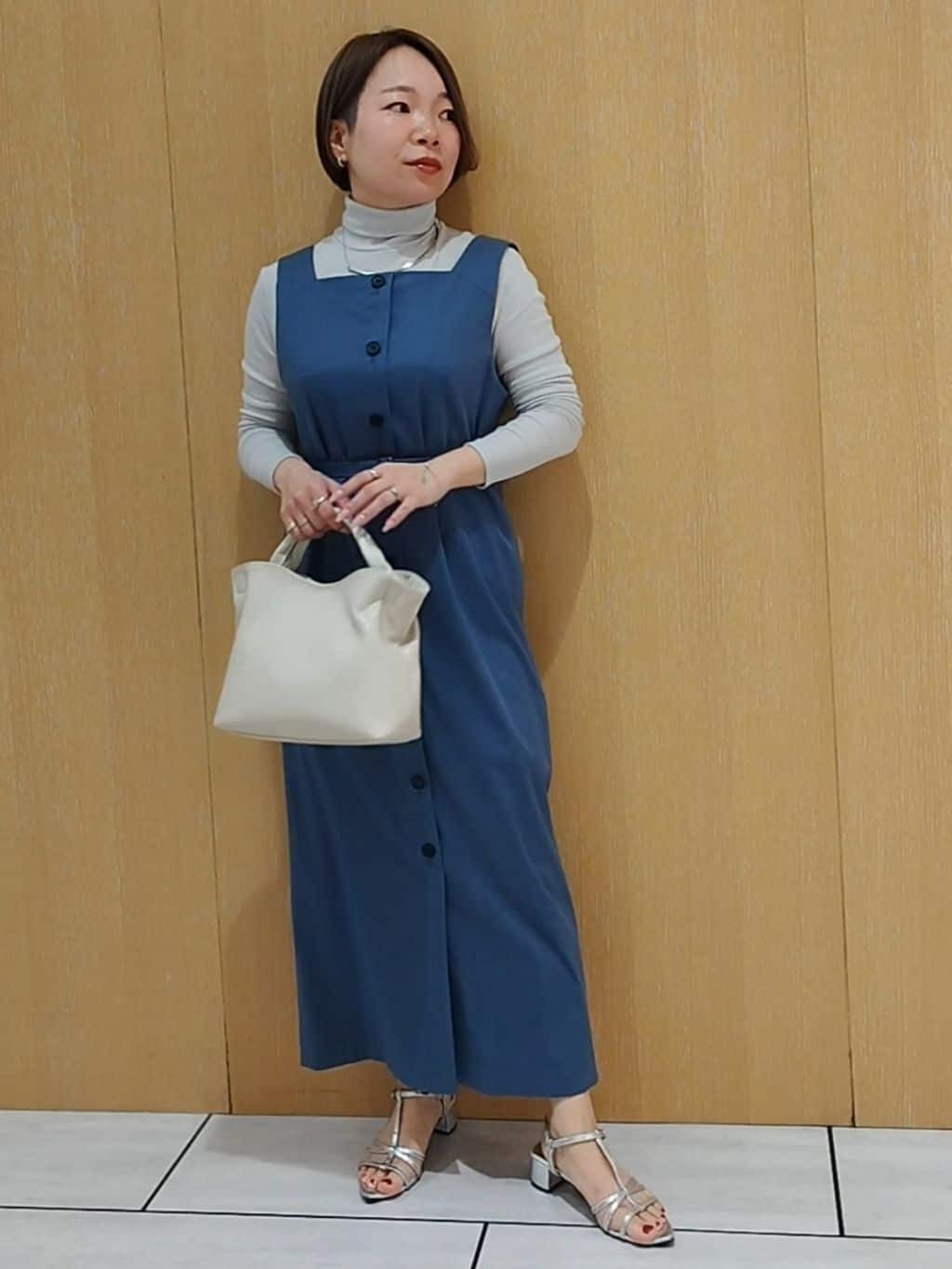 s u g iさんの「UNTITLED｜【洗える】スクエアネックジャンパースカート」を使ったコーディネート