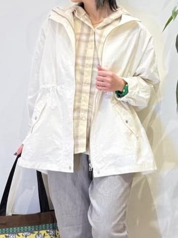 misakiさんの「SHOO･LA･RUE｜【防花粉/S-LL】ウエストマークですっきり見え　軽やかスタンドブルゾン」を使ったコーディネート