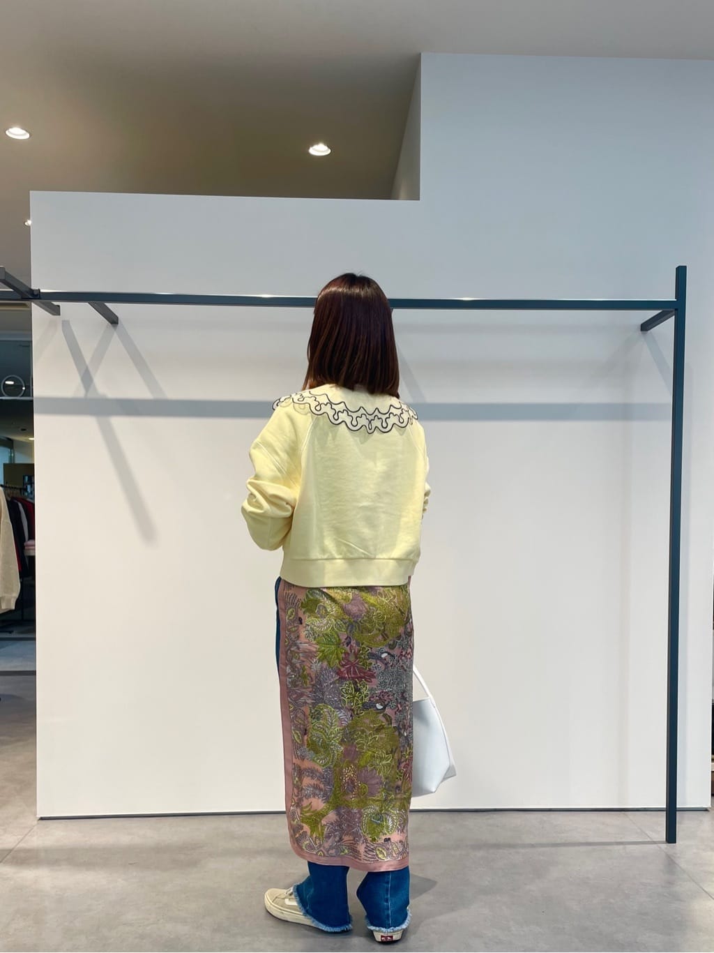amiさんの「INDIVI｜ワイドスリーブカラースウェット」を使ったコーディネート
