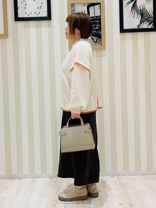 ma_miさんの「SHOO･LA･RUE｜【前後2WAY/S-LL】体型カバーもこなれ見えも叶う　ふんわりお袖の配色パイピングニット」を使ったコーディネート