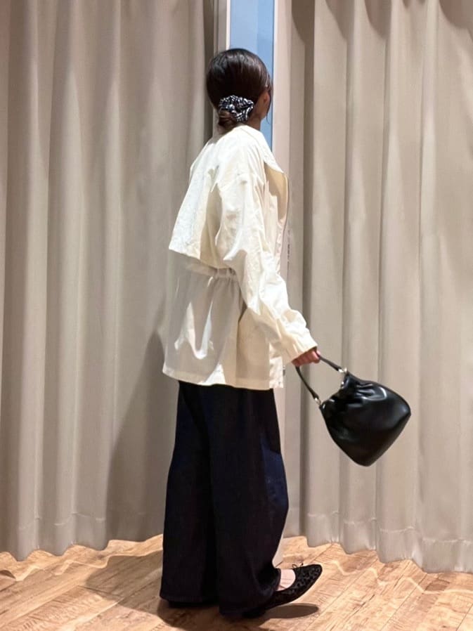 もんちゃんさんの「SHOO･LA･RUE｜【防花粉/S-LL】ウエストマークですっきり見え　軽やかスタンドブルゾン」を使ったコーディネート
