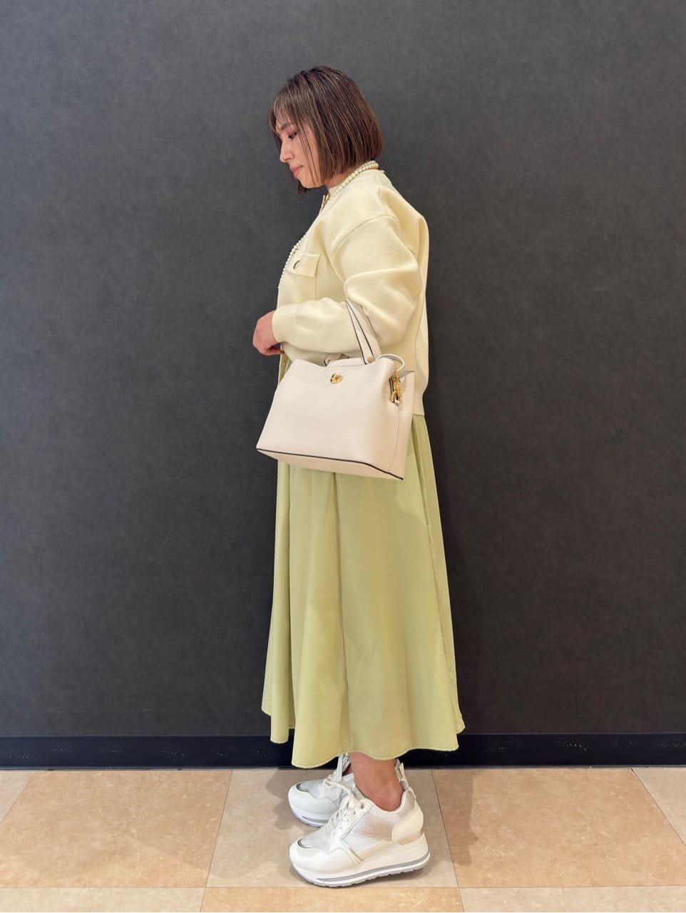 Megさんの「SHOO･LA･RUE｜【洗濯機可/S-LL】1枚でも羽織りでも 華やか上品カーデ」を使ったコーディネート
