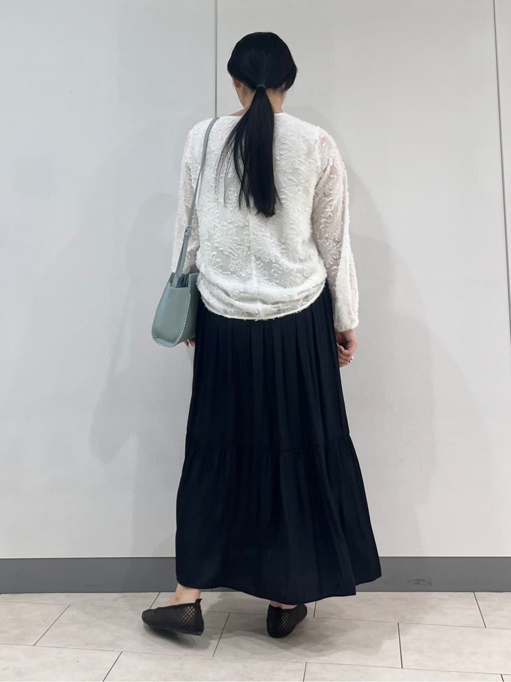 hasuさんの「INDIVI｜【華やか／大人シアー／セレモニー】カットフリンジブラウス」を使ったコーディネート