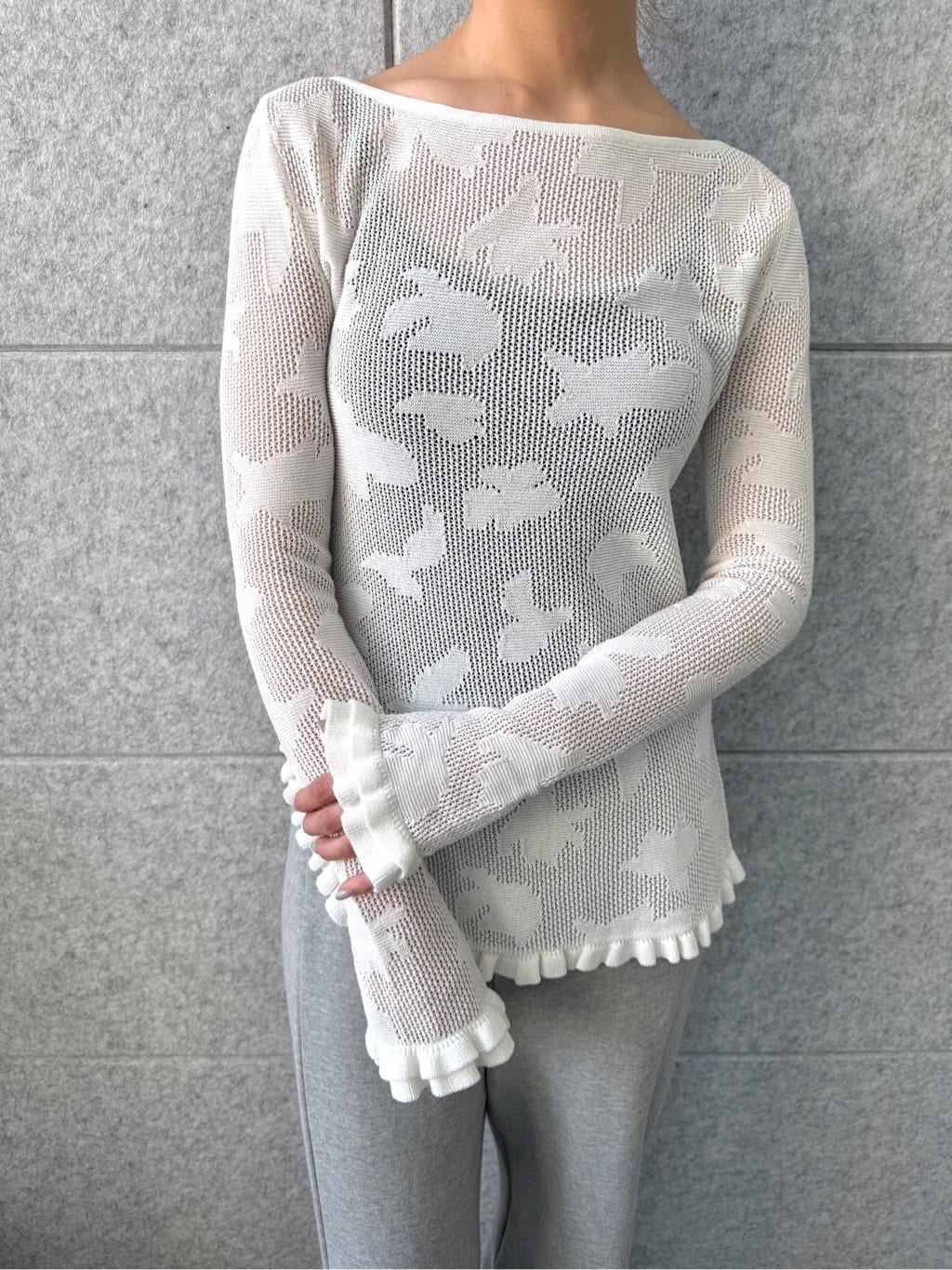 uchi__yamaさんの「CODE A｜flower mesh pullover」を使ったコーディネート