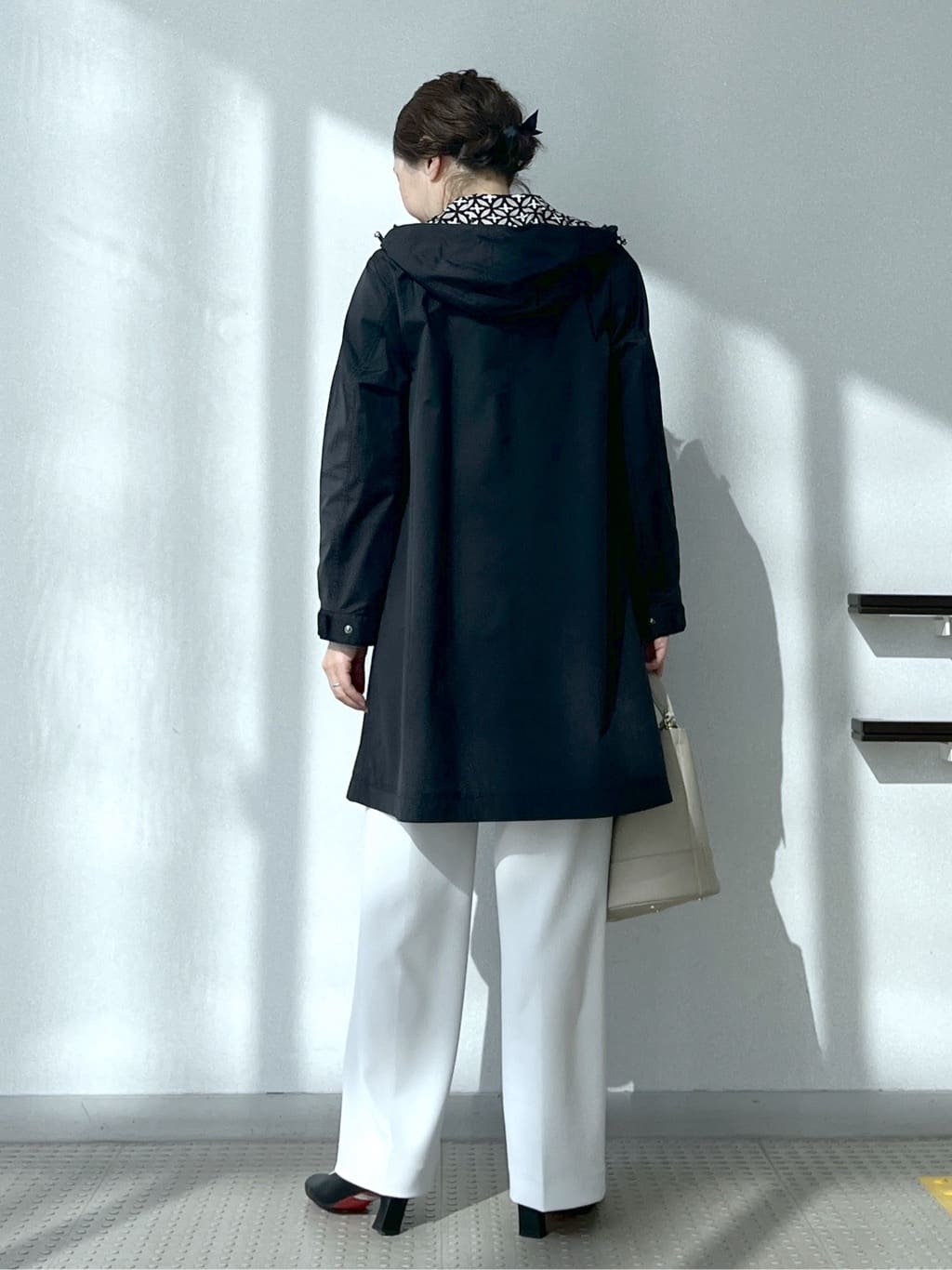 Soeさんの「DRESSTERIOR｜【ウォッシャブル/撥水素材】撥水フーテッドツイルコート」を使ったコーディネート