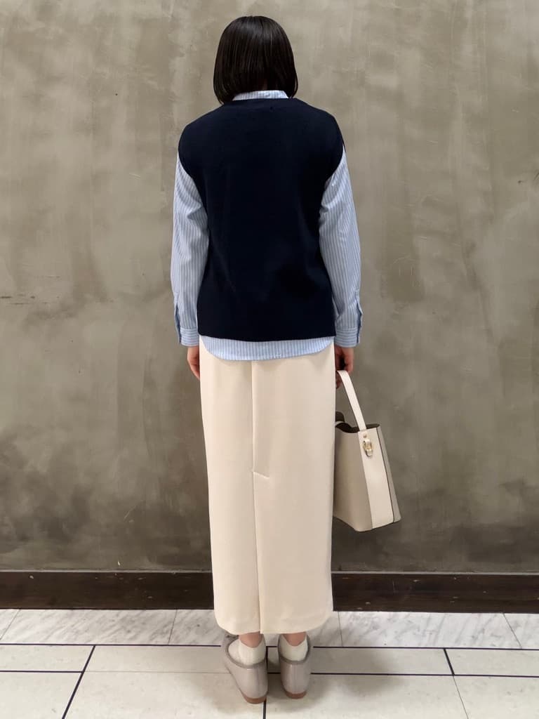 maiさんの「grove｜【2点SET】一枚でコーデが決まる！ニットベスト&times;シャツSET」を使ったコーディネート