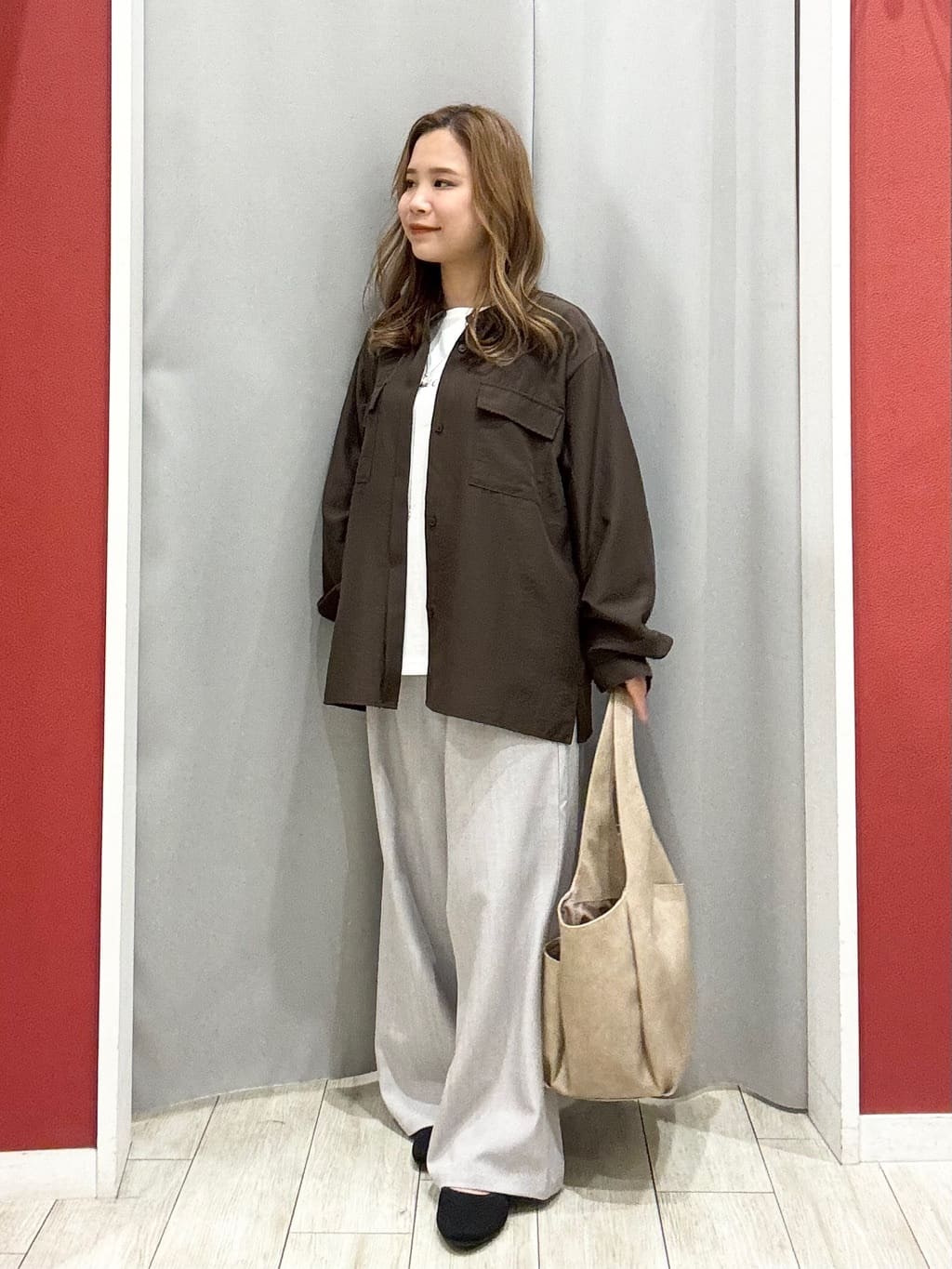 shioさんの「SHOO･LA･RUE｜【UV/抗菌防臭/洗濯機可】小さめロゴの大人スムースロンT」を使ったコーディネート