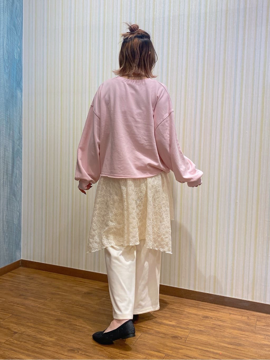 ayaさんの「SHOO･LA･RUE｜【洗濯機可/S-LL】コーデの主役になる ロゴアソート 裏毛スウェット」を使ったコーディネート