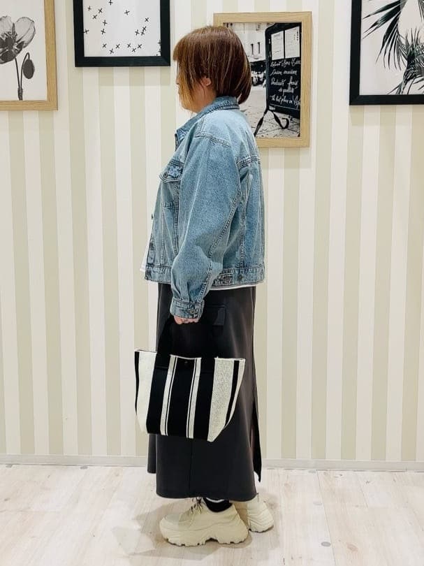 ma_miさんの「SHOO･LA･RUE｜【SHOO・LA・RUE DENIM】羽織るだけでこなれる　オーバーサイズデニムジャケット」を使ったコーディネート