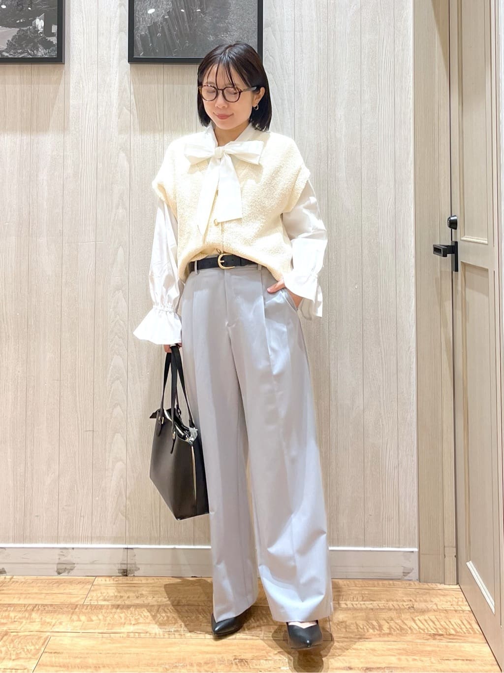 shirayuuuさんの「SHOO･LA･RUE｜【S-LL/洗濯機可】気軽にレイヤード 前開きざっくりニットベスト」を使ったコーディネート