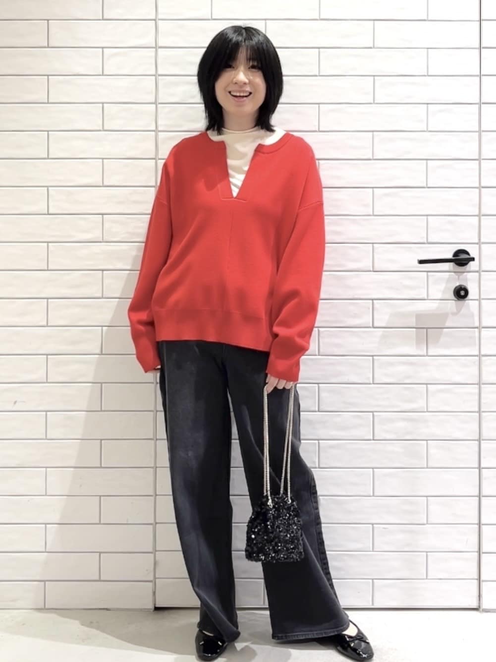 しおりさんの「OPAQUE.CLIP｜キーネックデザインニット【洗濯機OK】」を使ったコーディネート