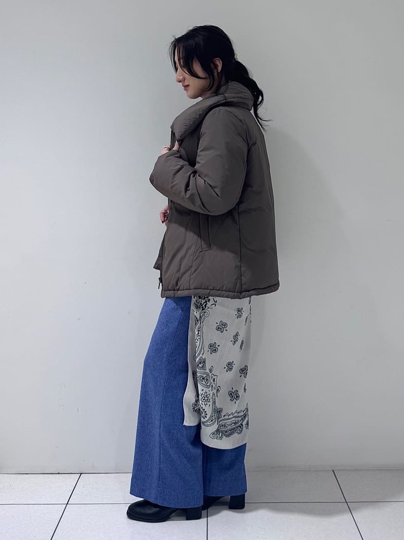 そんさんの「INDIVI｜【撥水／洗える／デザイン衿】ステッチレス ショートダウンコート」を使ったコーディネート