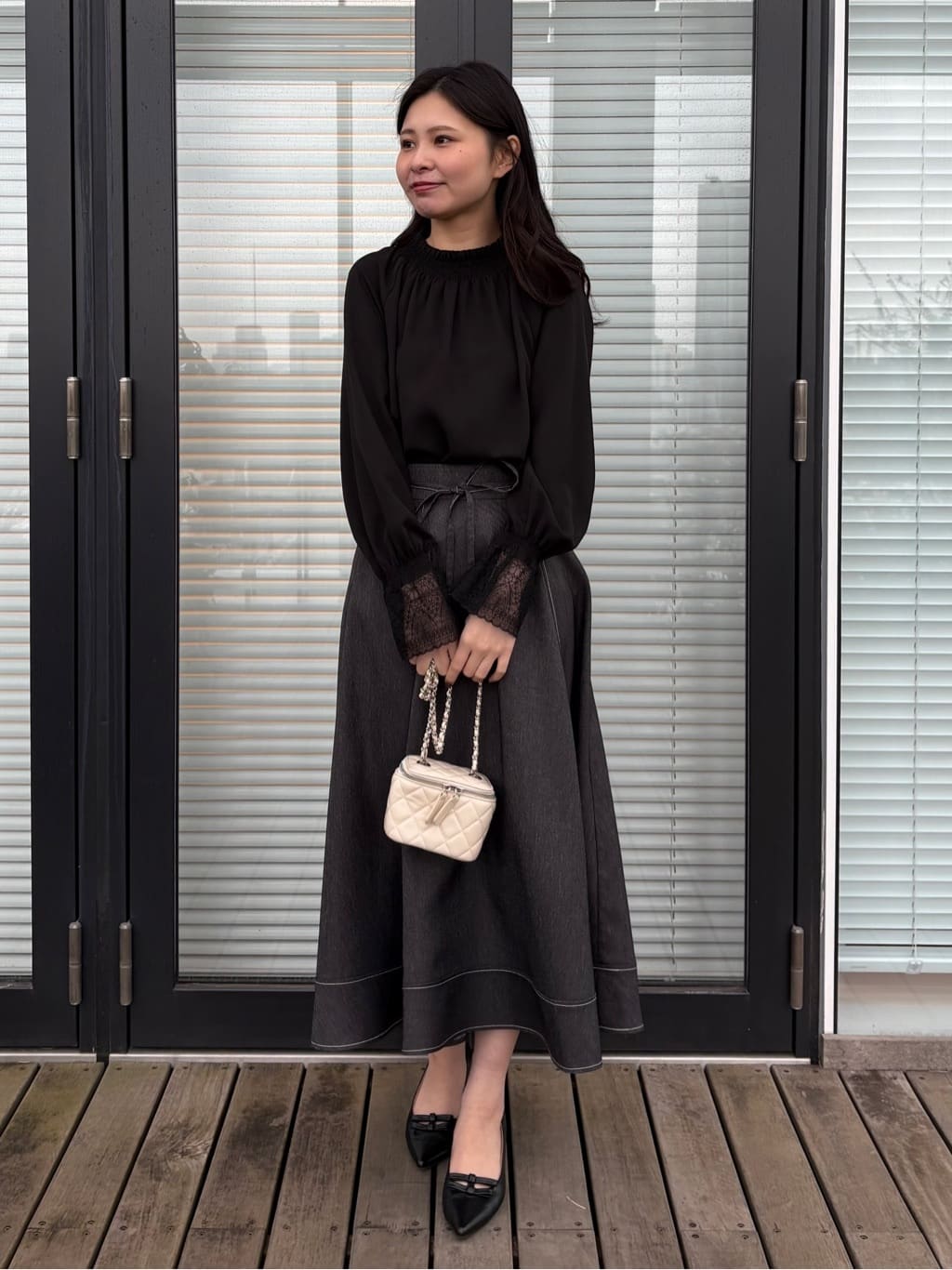 AOIさんの「Couture brooch｜【通勤・着映え】レースカフス ピコシャーリング バックリボンブラウス」を使ったコーディネート