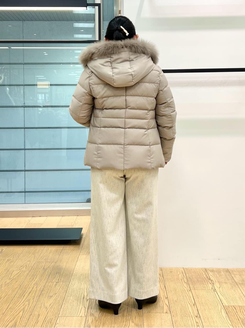 shimaさんの「INDIVI｜【名品／撥水／抗菌防臭】ショート丈リサイクルダウンコート」を使ったコーディネート
