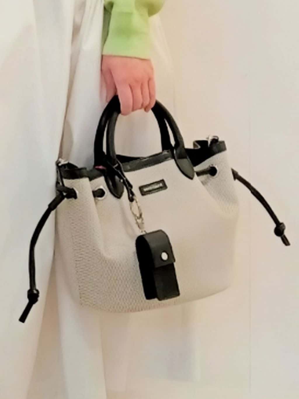 emiさんの「DRESSTERIOR｜◆ウォッシャブルコットンカシミヤプルオーバーニット」を使ったコーディネート