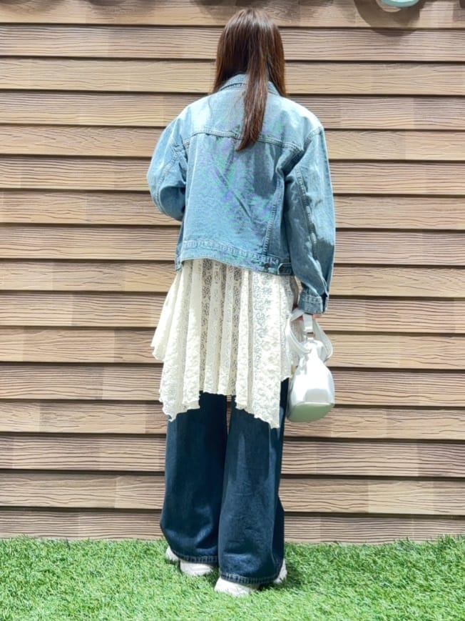 himiさんの「SHOO･LA･RUE｜【SHOO・LA・RUE DENIM】羽織るだけでこなれる　オーバーサイズデニムジャケット」を使ったコーディネート
