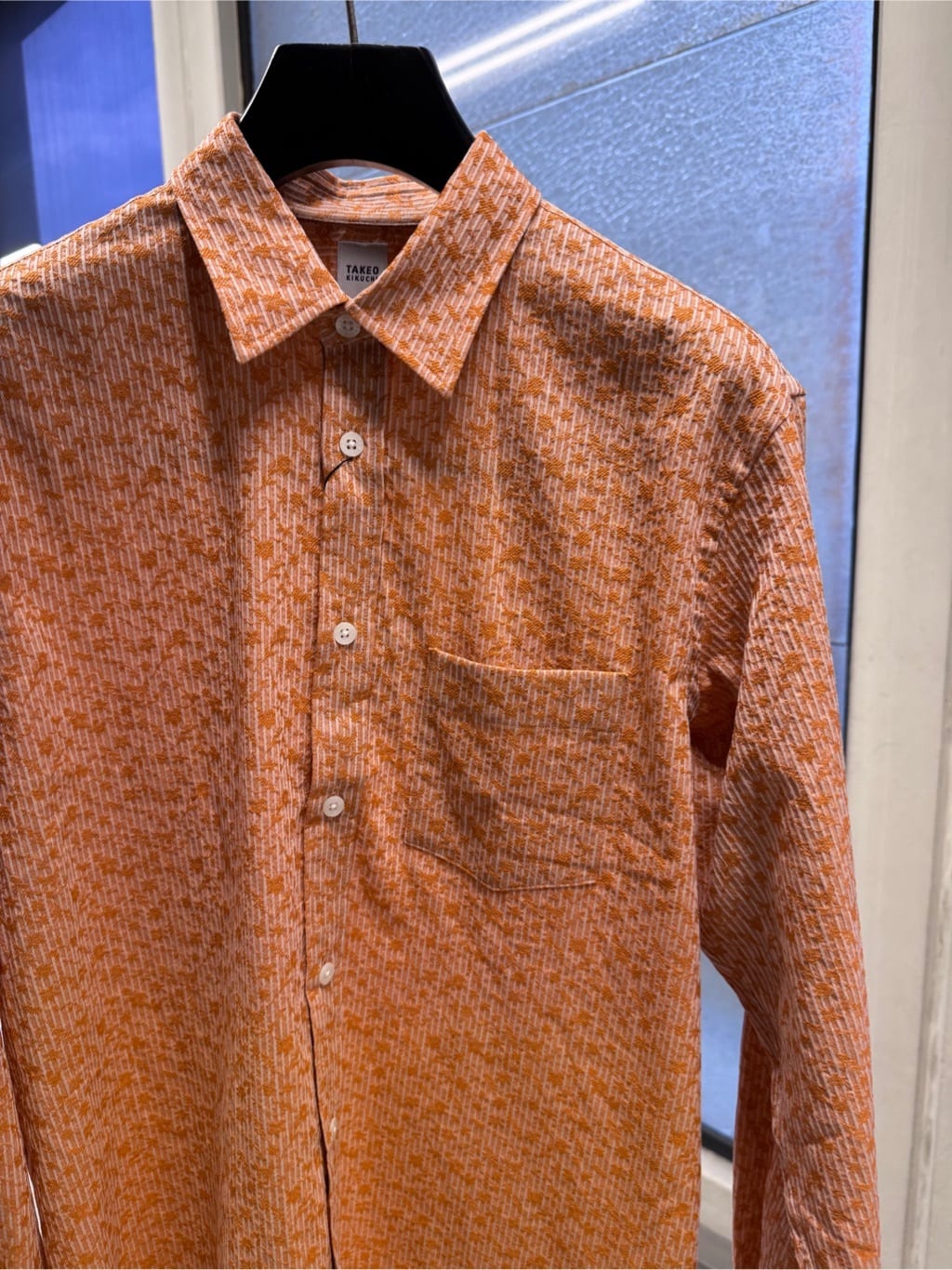 ryoさんの「TAKEO KIKUCHI｜播州 ドビーストライプ フラワーシャツ」を使ったコーディネート