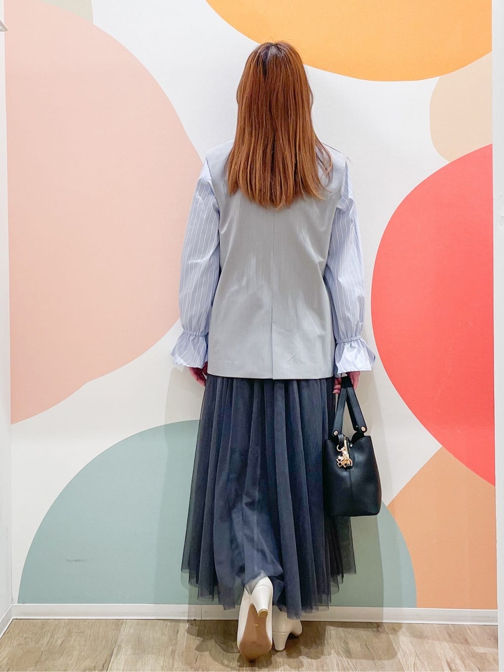とまとさんの「SHOO･LA･RUE｜【セットアップ可/S-LL/洗濯機可】サッと羽織ってこなれ見え ダブルブレストジレ」を使ったコーディネート