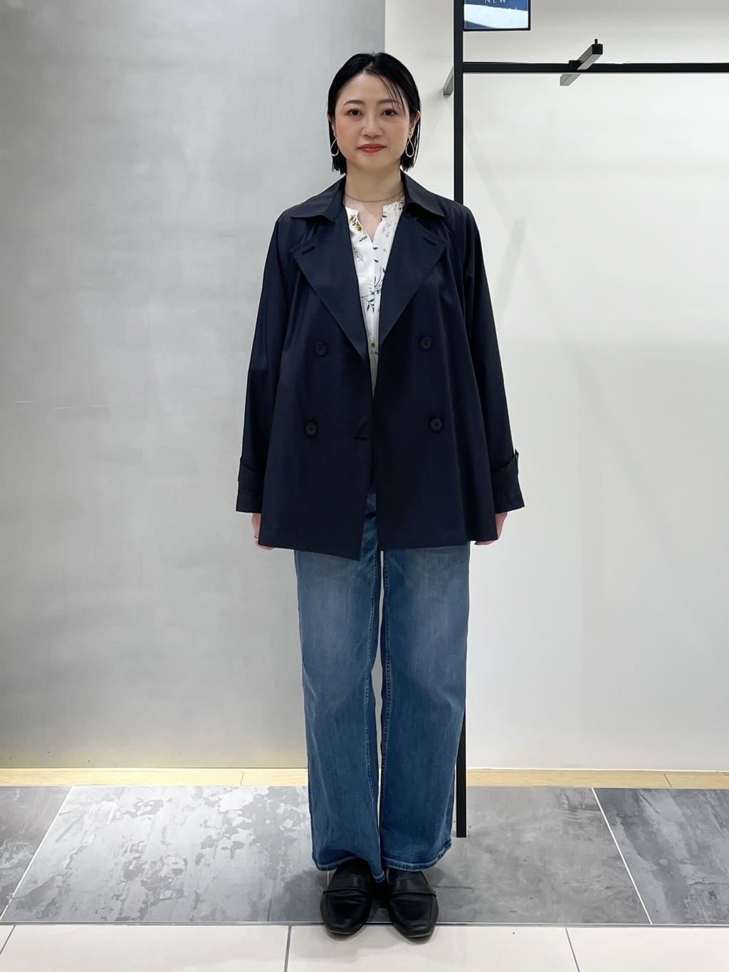 shihoさんの「INDIVI｜【SETUP可能】モダンフラワー柄キャンディスリーブブラウス」を使ったコーディネート