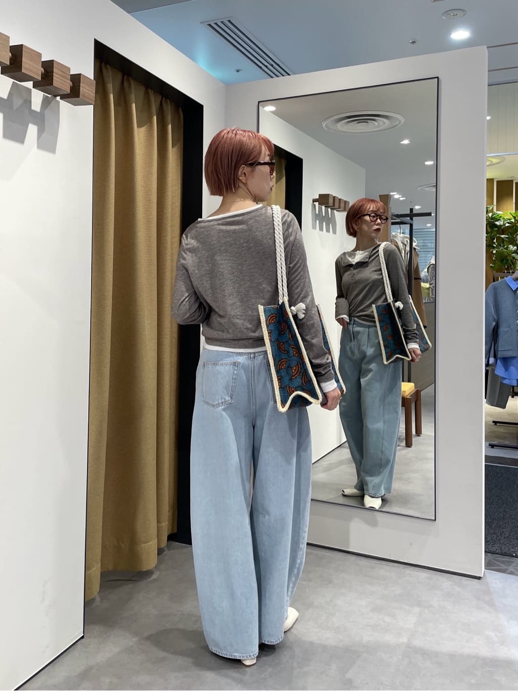mikuさんの「INDIVI｜バレルデニムパンツ」を使ったコーディネート