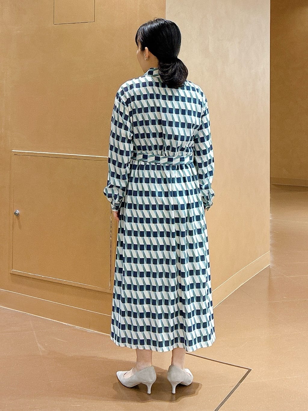 hattoriさんの「INDIVI｜【洗える／2WAY】ベルト付き ジオメトリック柄 シャツワンピース」を使ったコーディネート