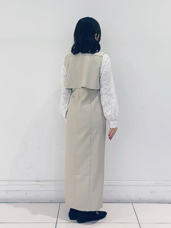 チョコさんの「grove｜【撥水／シルエット2WAY】羽織るだけでサマになる、スタンドネックテントラインコート」を使ったコーディネート