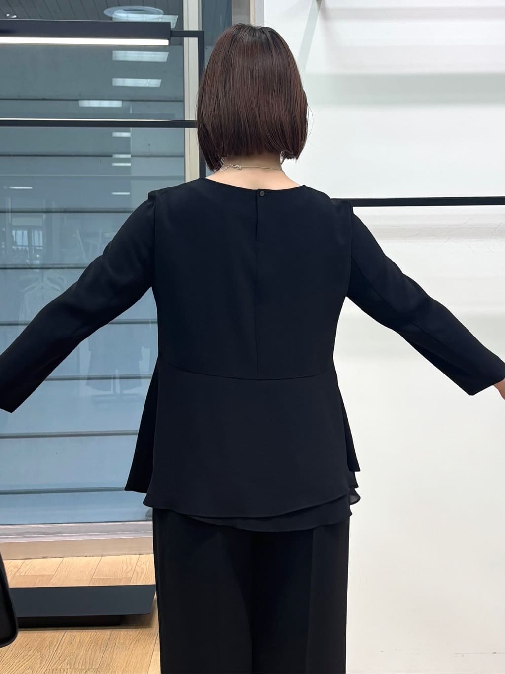 asamiさんの「INDIVI｜【洗える／UVケア／SETUP可】着る日傘ペプラムブラウス」を使ったコーディネート