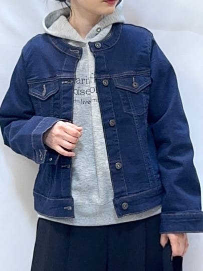 𝐇𝐢𝐫𝐨𝐦𝐢さんの「SHOO･LA･RUE｜【SHOO・LA・RUE DENIM/S-LL/高レビュー】大人のための ノーカラーデニムジャケット」を使ったコーディネート
