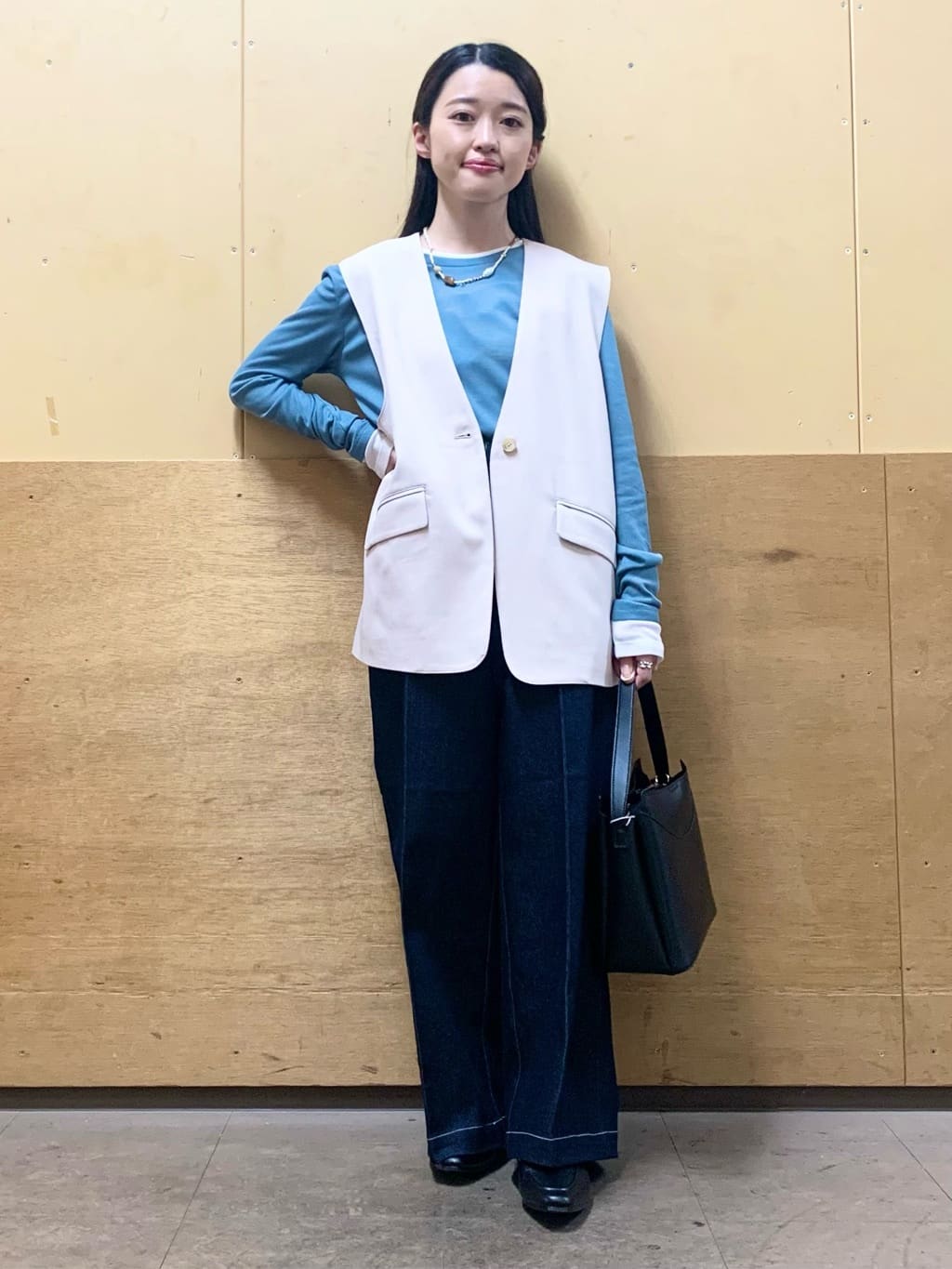 sahoさんの「THE SHOP TK｜【通勤にもカジュアルにも】CAVIAN ジレ/セットアップ可」を使ったコーディネート