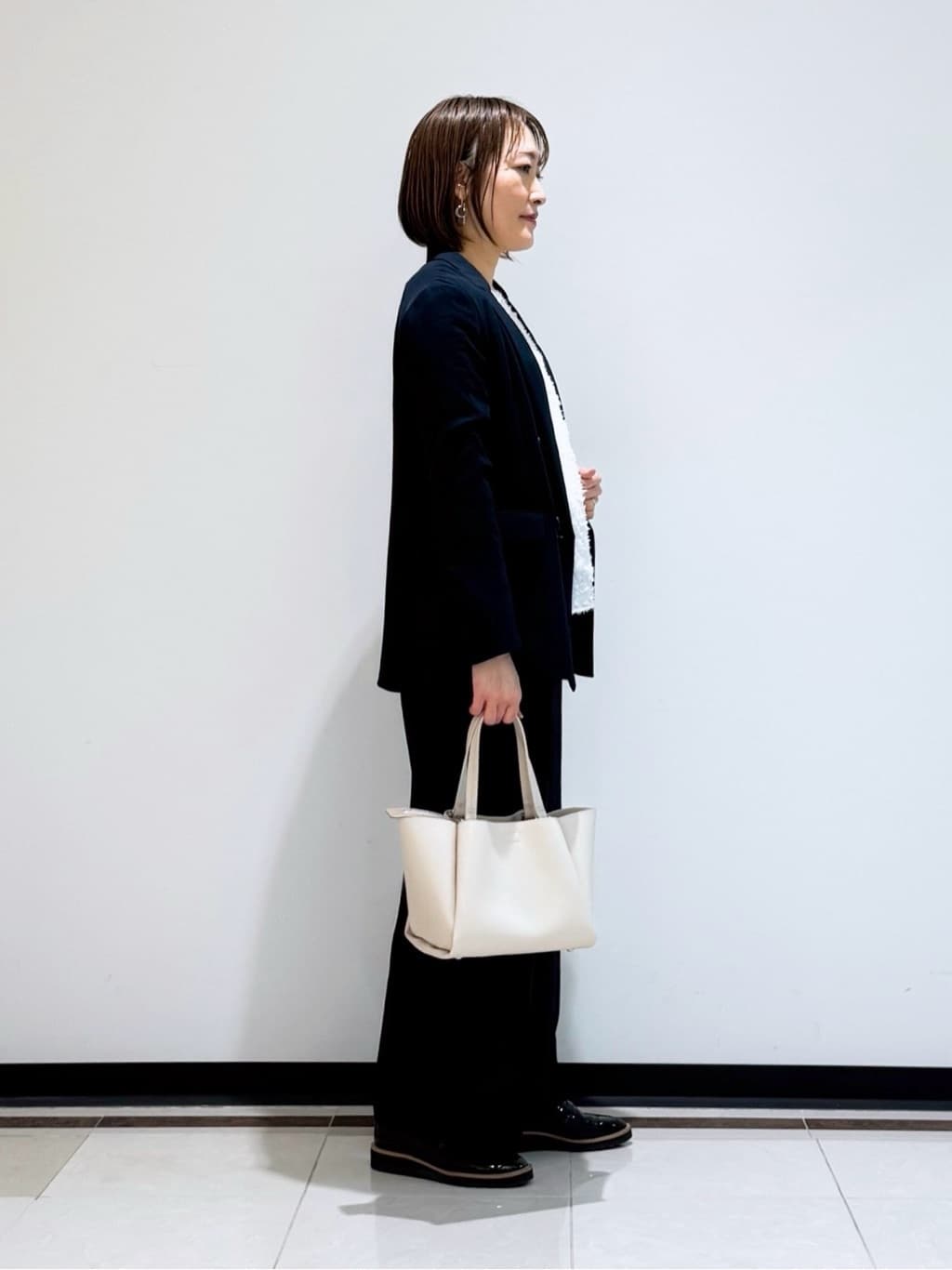 mikaさんの「INDIVI｜【洗える／多機能／SETUP可】着る日傘ダブルジャケット」を使ったコーディネート